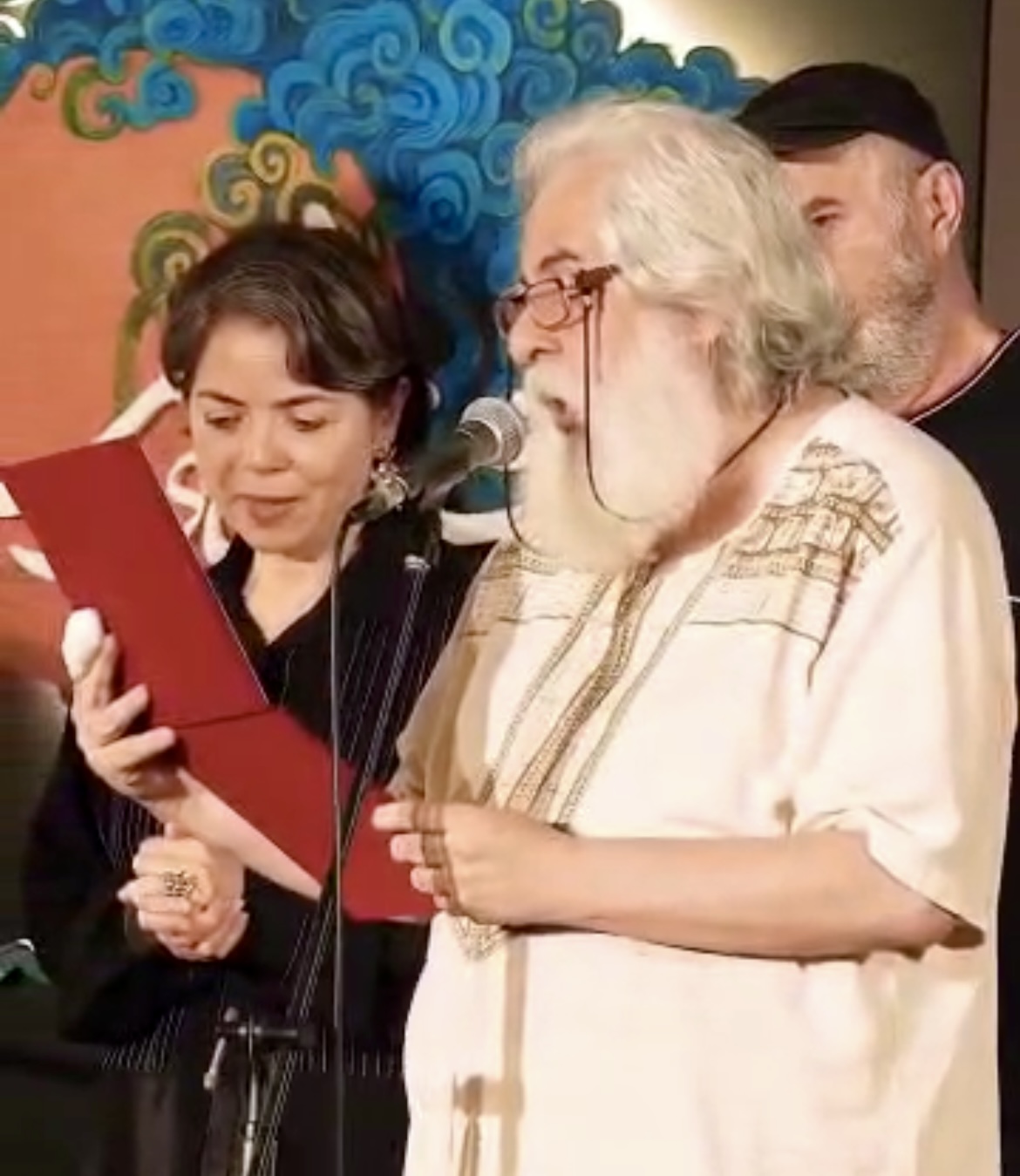 مراسمی که پرسش‌برانگیز شد؛ دُبی، نه تهران!